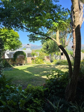 Cozy en-suite room in Wellington with own entrance